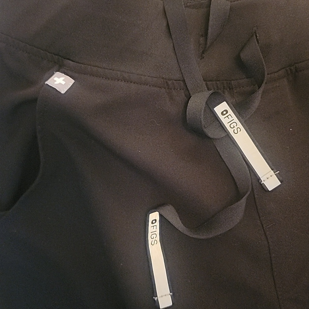 Figs Black Women's Jogger Pants - Picture 2 of 3